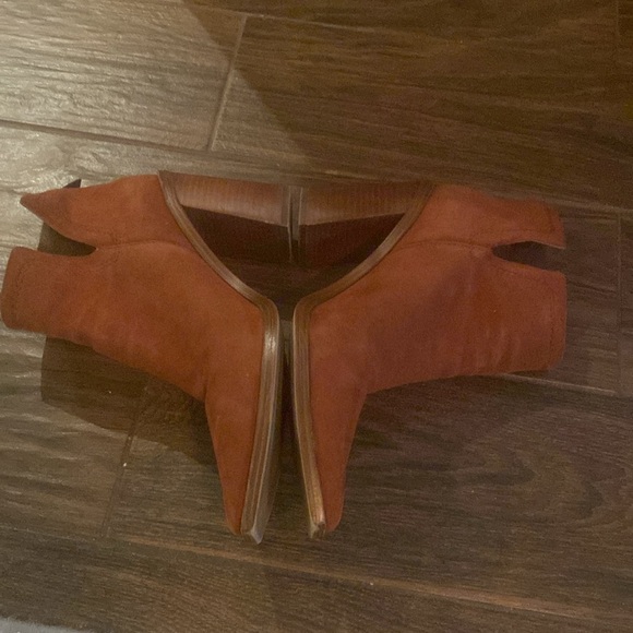 Vince Camuto Welland cognac brown tan bootied - Picture 4 of 9